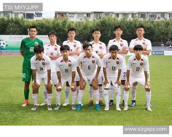 广州足球队的拼搏之路：从低谷到巅峰的奋斗历程与荣耀时刻