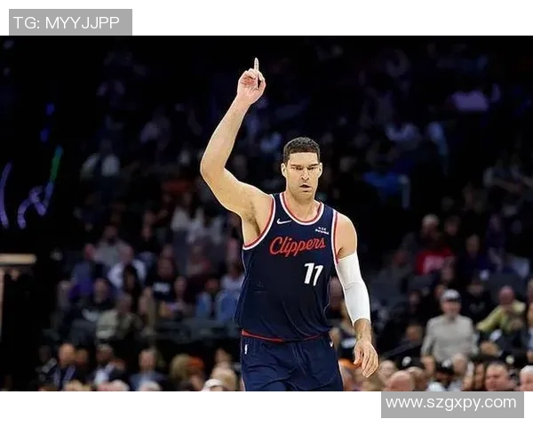 布鲁克洛佩斯:从NBA巨星到篮球战术的关键角色解析 布鲁克洛佩斯:从NBA巨星到篮球战术的关键角色解析