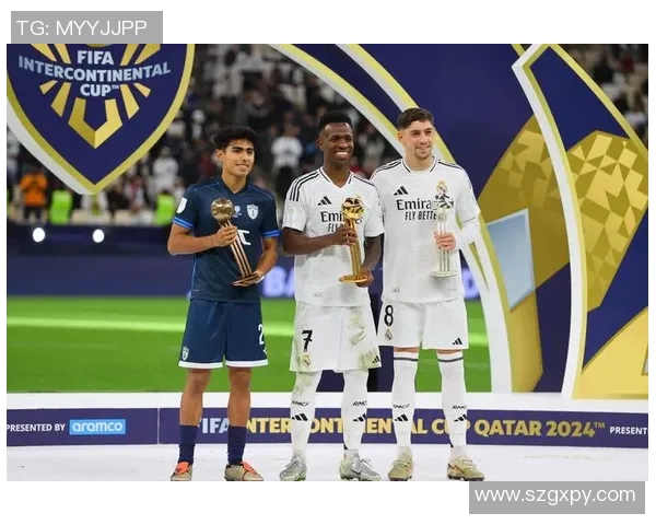 皇马与巴伦西亚激战正酣红牌争议引发球迷热议与讨论