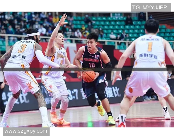 雷霆与76人对决分析：球队状态战术布局及关键球员表现探讨